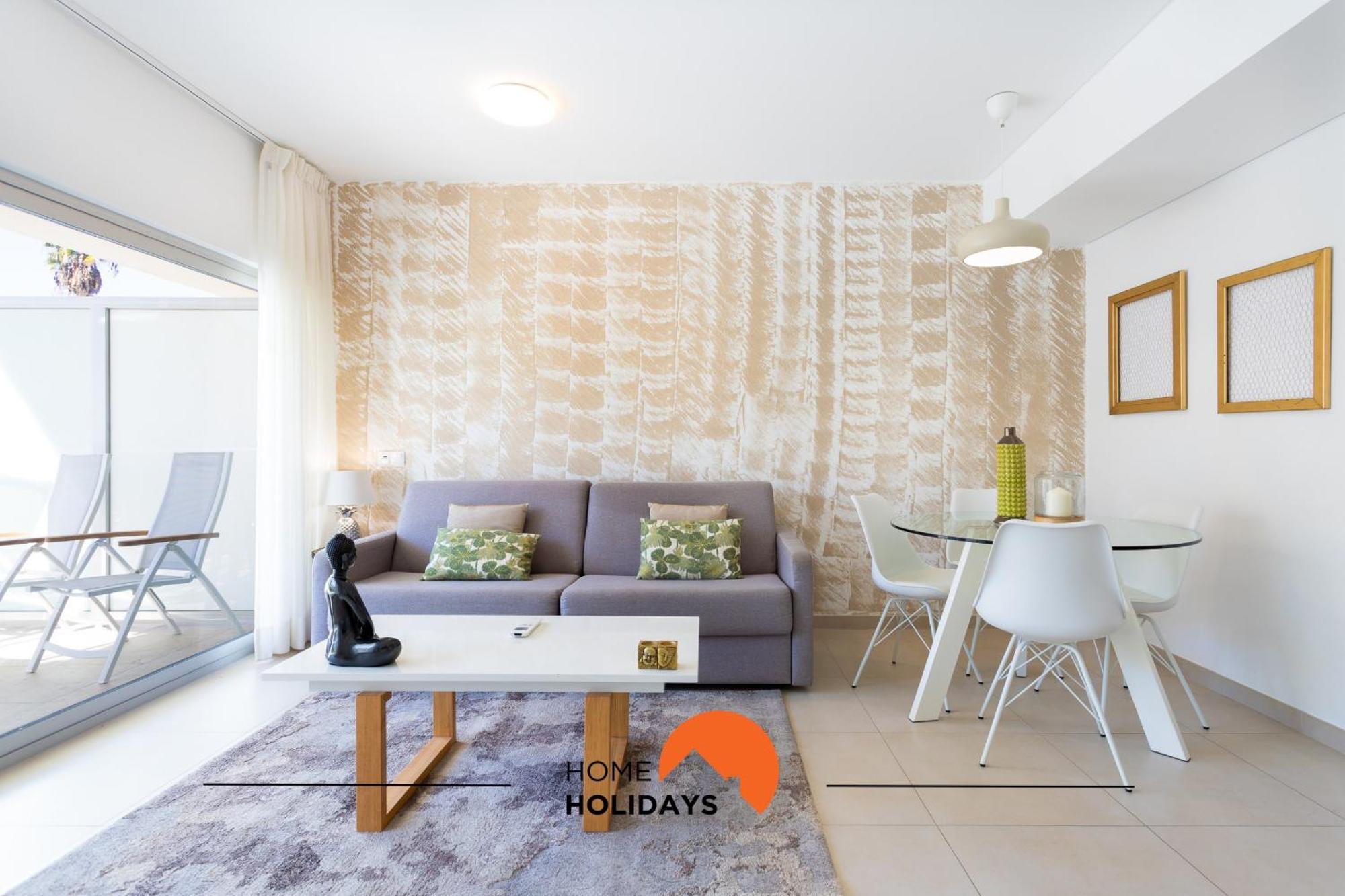 #200 Panoramic Flat By Holidays